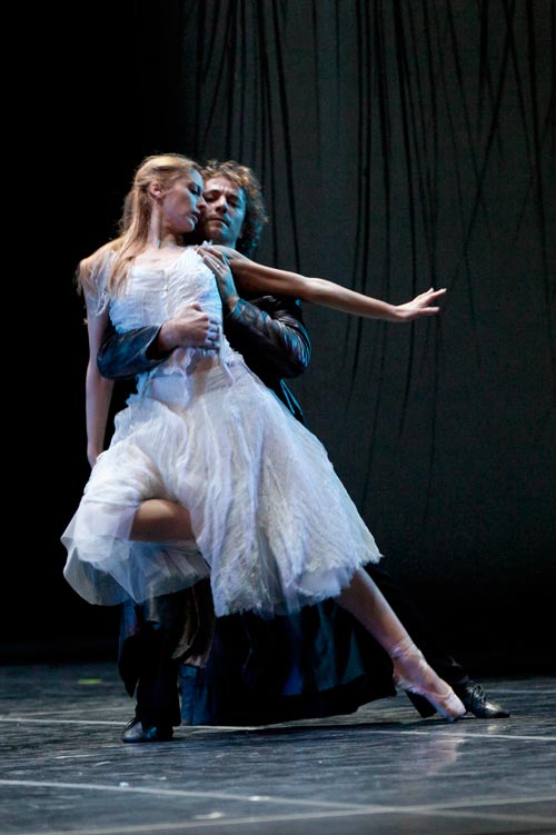 Gaia Straccamore e Riccardo Di Cosmo in Aria Tango (cor. M. Van Hoecke)