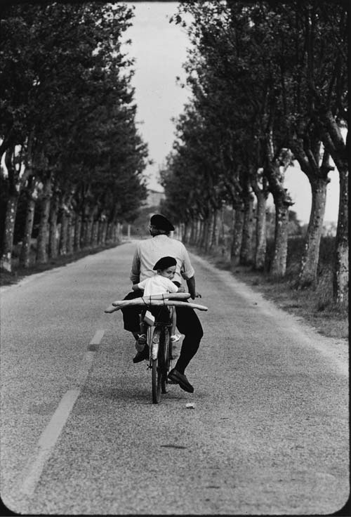 4 elliott erwitt france provence 1955