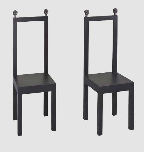 1 sandro chia sedie con due volti