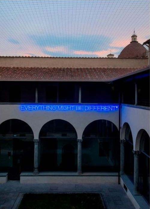 Maurizio Nannucci (Firenze, 1939) Everything might be different, 1988 Tecnica: installazione, neon in pasta blu
