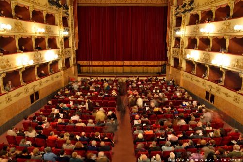 Interno teatro della pergola firenze