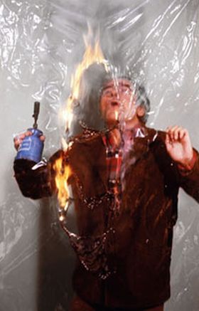 Alberto burri al lavoro