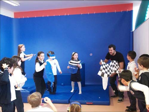 Andrea mastrovito alla international school of bergamo-laboratorio pinksie the whale-2014