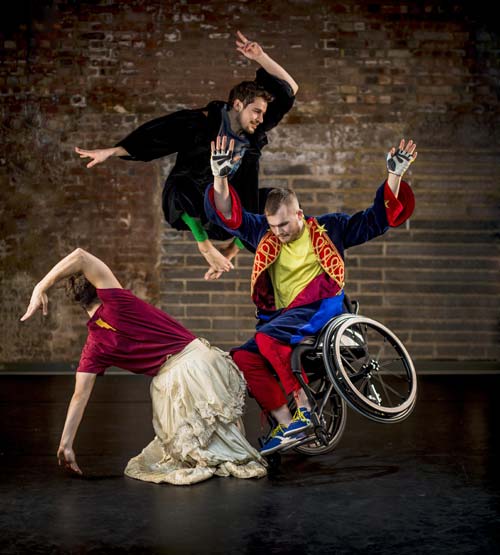  Candoco Dance Company in Notturnino (cor. T. Hauert)