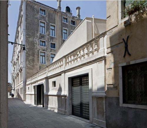 Venezia ingresso teatrino di palazzo grassi