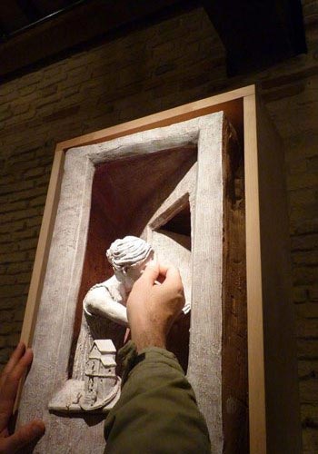 Paolo Annibali durante una fase del suo lavoro