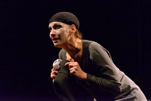 Federica Di Martino nel monologo 'Cronaca di un amore rubato