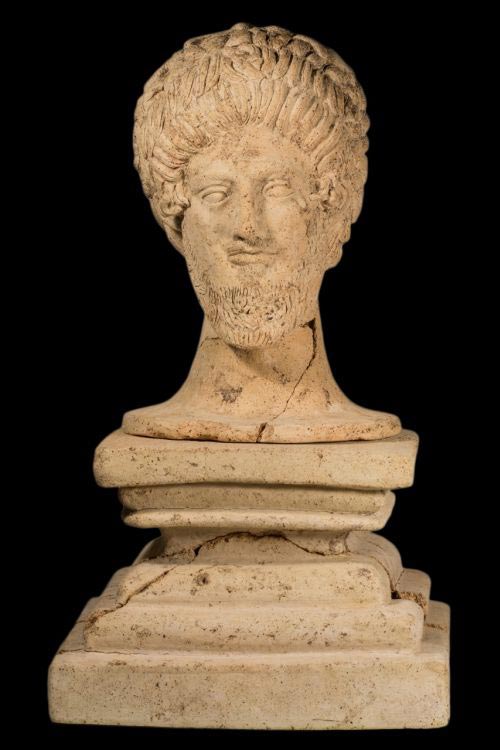 Testa-del-dio-etrusco-voltumna-ritrovata-a-orvieto-nellantico-sacrario