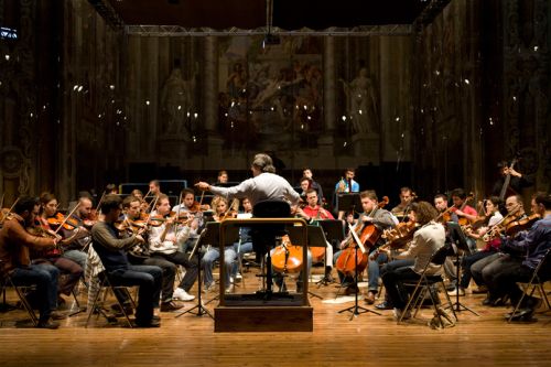 Il M° Riccardo Muti durante le prove on l'Orchestra Giovanile Luigi Cherubini