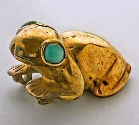 Ranocchia dorata dagli occhi di turchese (900-1250 d.C.), oro e turchese