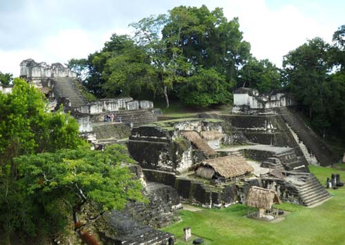 2 tikal guatemala-la grande piazza centrale