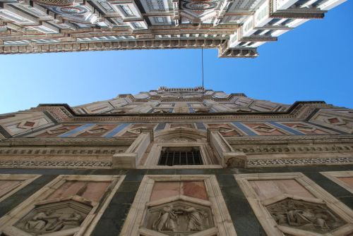 Campanile di Giotto, veduta dal basso