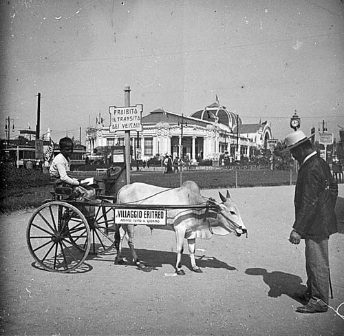 Leone Soldati, Carretta-reclame del villaggio eritreo tirata da un bufalo, 4 settembre 1906, Piazza D’Armi,