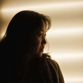 L’artista Chiharu Shiota fotografata da Sunhi Mang