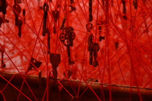 Chiharu Shiota, The Key in the Hand, installazione, padiglione Giappone, Giardini della Biennale, Venezia