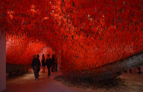Chiharu Shiota, The Key in the Hand, installazione, padiglione Giappone, Giardini della Biennale, Venezia