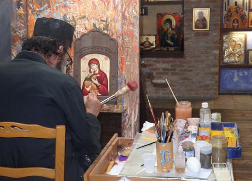 2 monaci delle meteore pitturano icone-foto donata brugioni