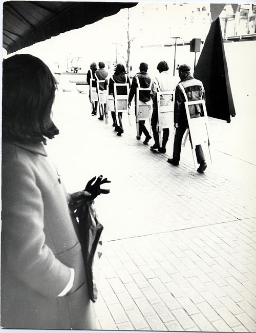 1 gianni pettena wearable chairs minneapolis usa 1971-72