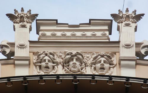 8 riga mikhail eisenstein 1904 gorgoni sul coronamento di una facciata-foto donata brugioni