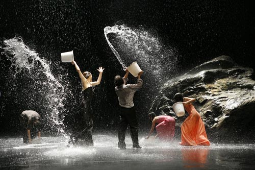 2 tanztheater wuppertal-pina bausch in vollmond-foto laurent philippe