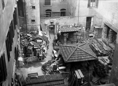 Il-cortile-dopo-lalluvione-del-1966