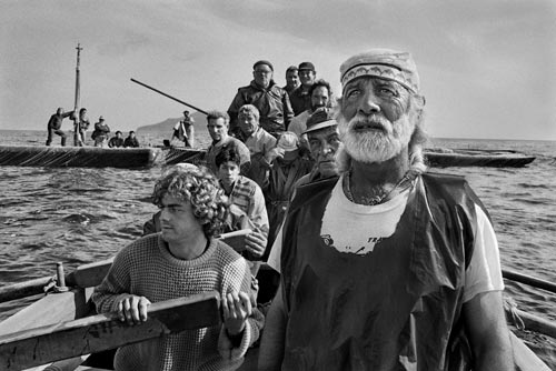 3 sebastiao salgado equipaggi all alba per la mattanza trapani 1991