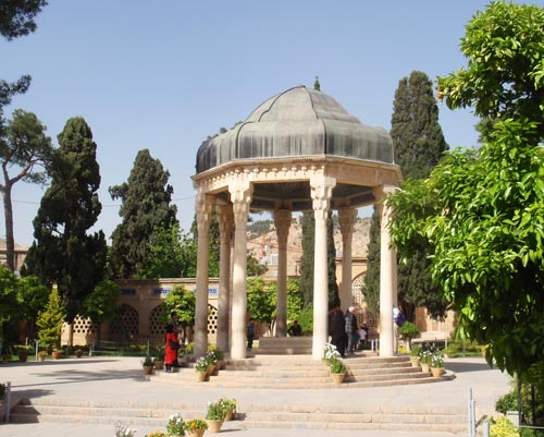 1 shiraz la tomba del poeta hafez-foto donata brugioni