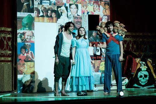 2una scena di peter pan il sogno di wendy