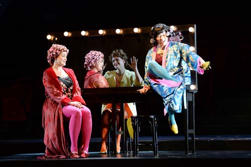 Le Cantarici Villane: da sinistra a destra: Jessica Strong (Rosa), Katharina Ruckgaber (Nunziella) e Karen Vuong (Agata)