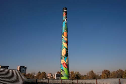Colorata ciminiera distilleria museo branca a milano