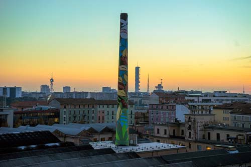 Colorata ciminiera distilleria museo branca milano