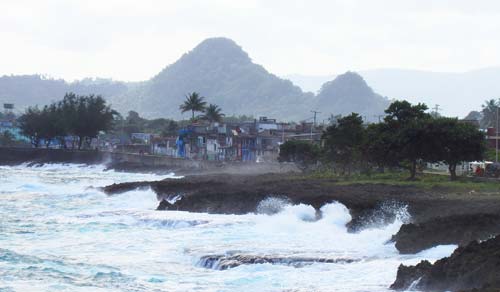8 casupole multicolori di baracoa sull oceano-foto donata brugioni