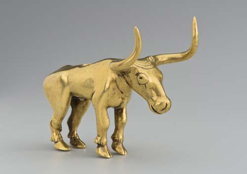 Statuetta di toro, Tumulo di Majkop, Seconda metà del 4000 a.C, oro, Lunghezza 7,6 San Pietroburgo, Museo Statale Ermitage 