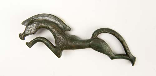 Fibbia a forma di cavallo nell'atto di saltare, Sepoltura kobana, Bronzo 