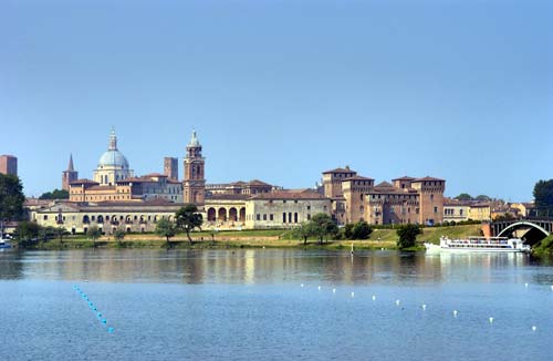 Mantova-dal-lago---foto-archivio-comune-di-mantova