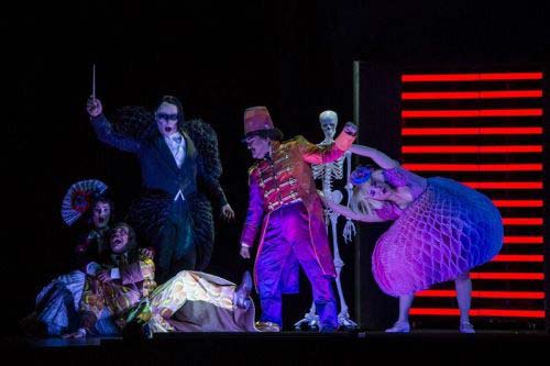 Una scena de 'Il barbiere di Siviglia' al Teatro Comunale di Bologna dal 5 al 15 maggio 2016