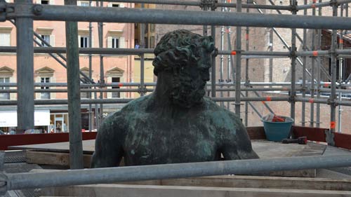 1 restauro nettuno giambologna-foto roberto ravaioli