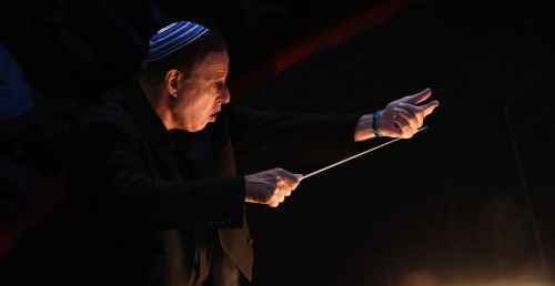 Un momento del Don Carlo 2016 al Teatro Regio di Parma. Daniel Oren durante la direzione