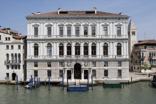 Palazzo Grassi, veduta dal Canal grande