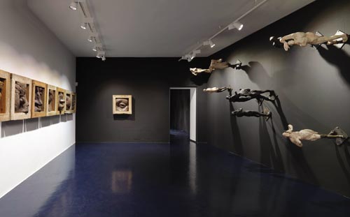 3 javier marin relieves cuadrados 2003 hombrecitos y mujercitas 2000-foto enrico cano