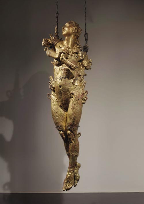 7 mujer suspendida 2v 2015-foto enrico cano