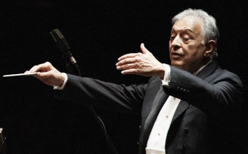 Il M° Zubin Mehta durante una direzione 