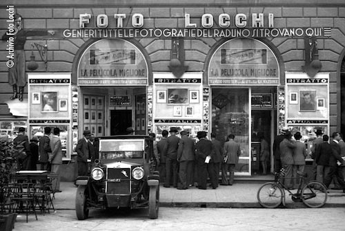 1936_L836-11, Lo studio d'arte e tecnica fotografica Foto Locchi nella sua storica sede di Piazza della Repubblica nel 1936, Foto Locchi Atelier in Piazza della Repubblica in 1936,
