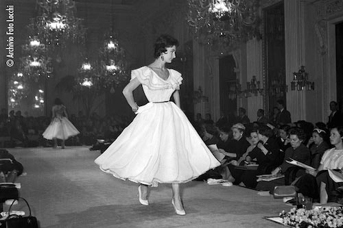 1955_1929, 27 Gennaio 1955, Abiti da cocktail in passerella alla Sala Bianca, Cocktail dresses at a Sala Bianca show