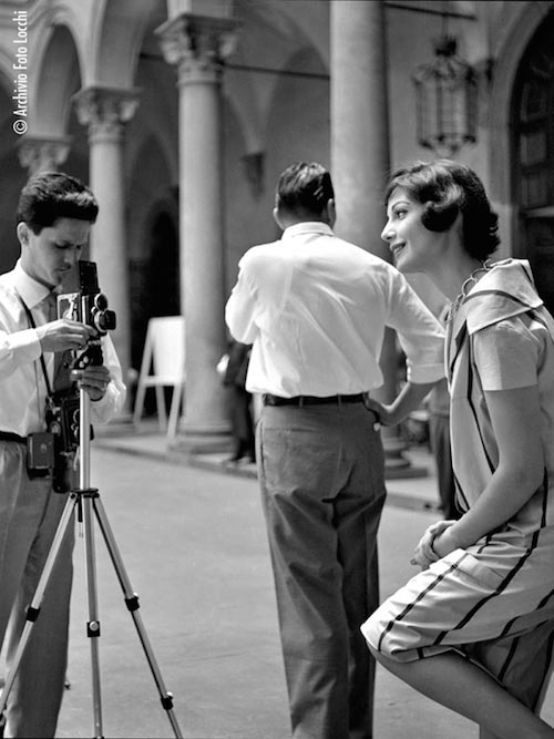 1958_A1496, 23 luglio 1958, Shooting moda nel Cortile di Palazzo Strozzi, Fashion shoot in the courtyard of Palazzo Strozzi