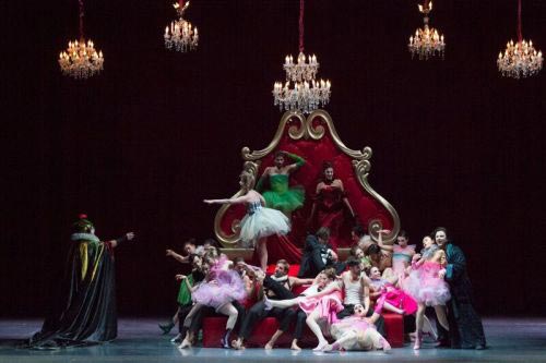 Una scena di 'Rigoletto' firmato Alessio Pizzech a Bologna