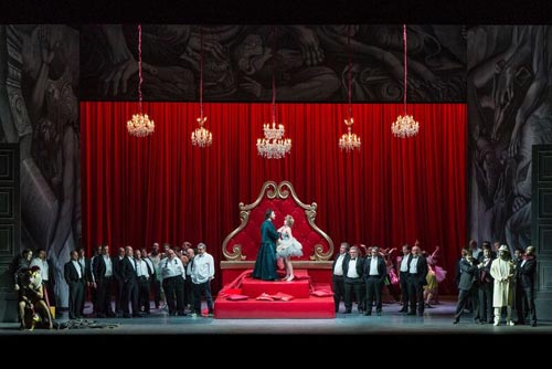 Una scena di 'Rigoletto' firmato Alessio Pizzech a Bologna
