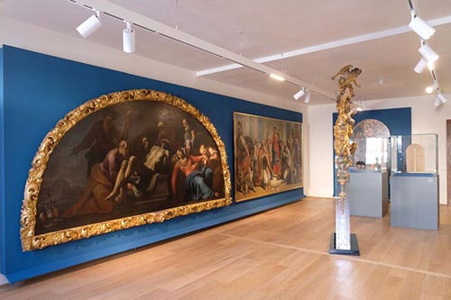 2 interni di palazzo fulcis con allestimento