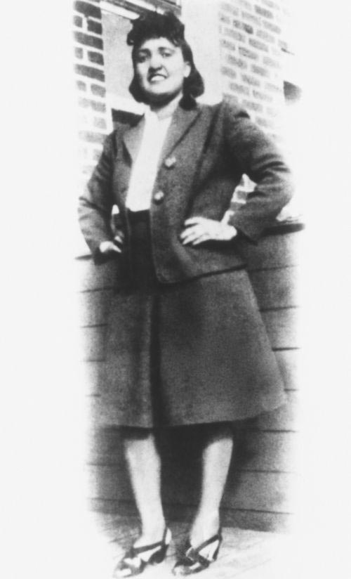 Henrietta Lacks. Afroamericana morta di cancro alla cervice nel 1951. Dai tessuti prelevati da Henrietta nacque una linea cellulare brevettata e venduta in tutto il mondo (HeLa) che è stata utilizzata per sviluppare il vaccino contro la poliomielite,