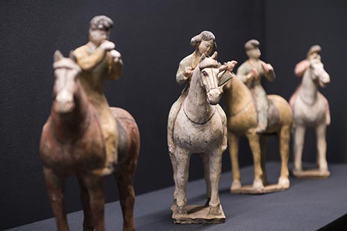 2-gruppo-di-sei-suonatori-a-cavallo-mao-museo-arte-orientale-torino